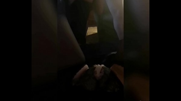 MJM quente. O marido fode com a namorada na frente da esposa. A cona da mulher fica molhada, suas fantasias sujas apenas confundem a mente