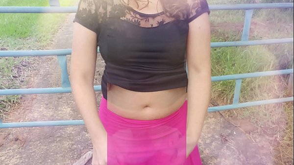 Brincando na fazenda, uma verdadeira esposa de casa, uma cadela e seu marido cornudo na natureza