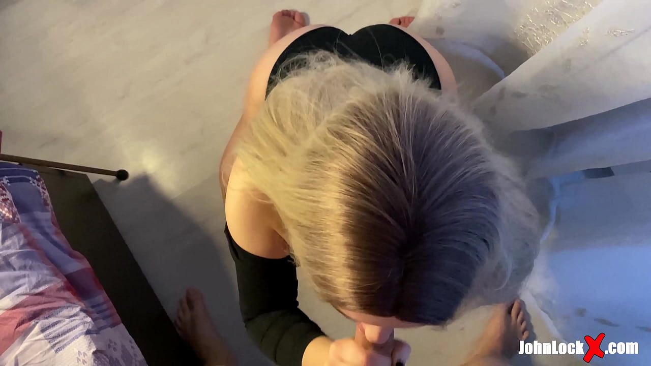 Ruiva chupando pinto e fodendo a bunda, comendo a bunda dela